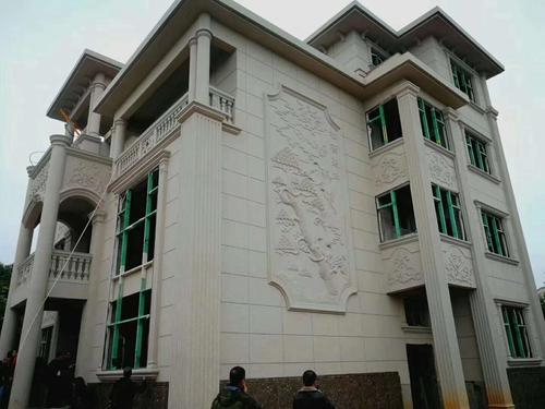 那么仿石漆與瓷磚、干掛石材對(duì)比有哪些優(yōu)點(diǎn)和缺點(diǎn)呢？